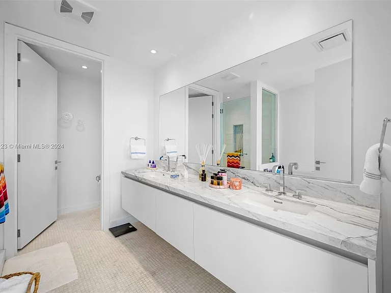 700 NE 26th Ter #1003 — Photo 20