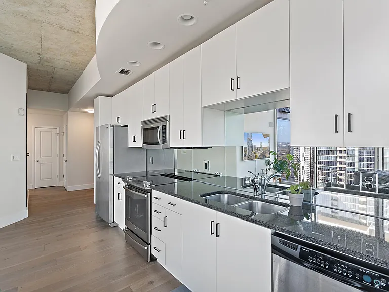 360 Nueces St #2102 — Photo 5