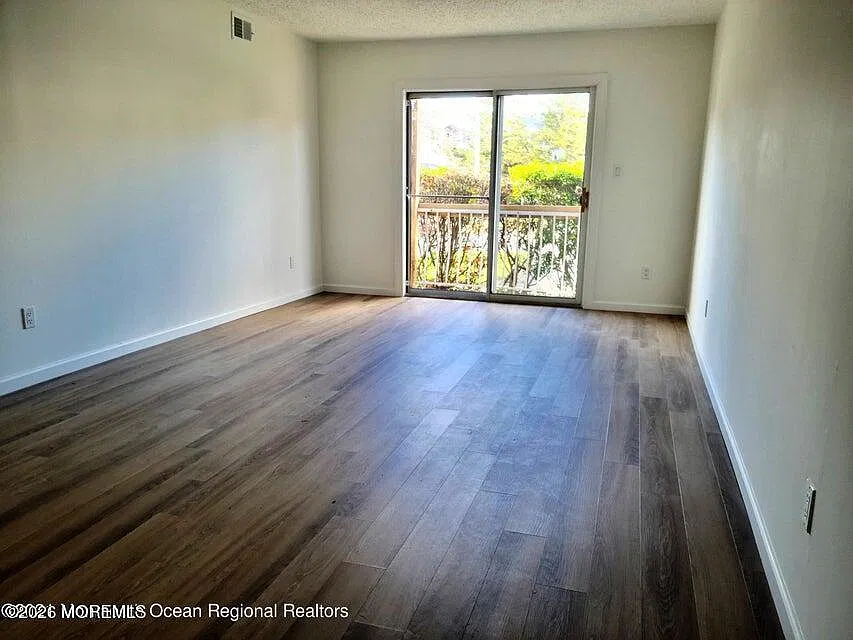 2 bed, 945 sqft, $2,750 — Photo 2