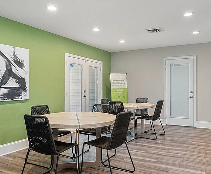 Central Pointe — Photo 32