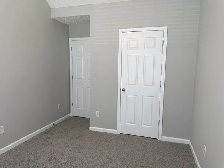 711 Tullamore Way — Photo 16