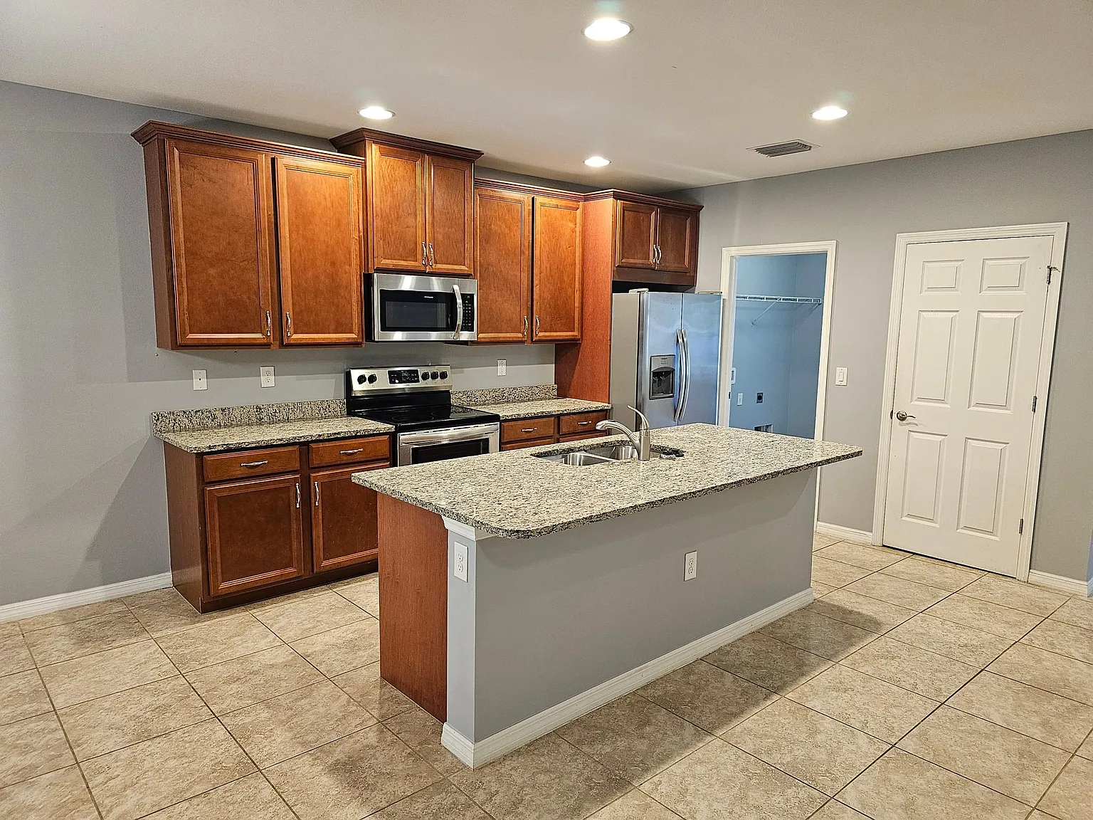 2 bed, 1519 sqft, $2,400 — Photo 3