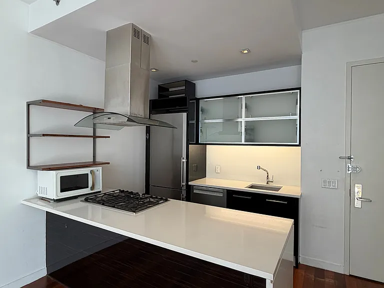 135 N 11th St #2D — Photo 1