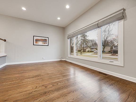 4th image of 1811 Azalea Ln