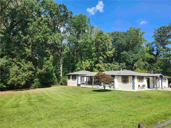135 Carole Dr, Oxford, GA 30054
