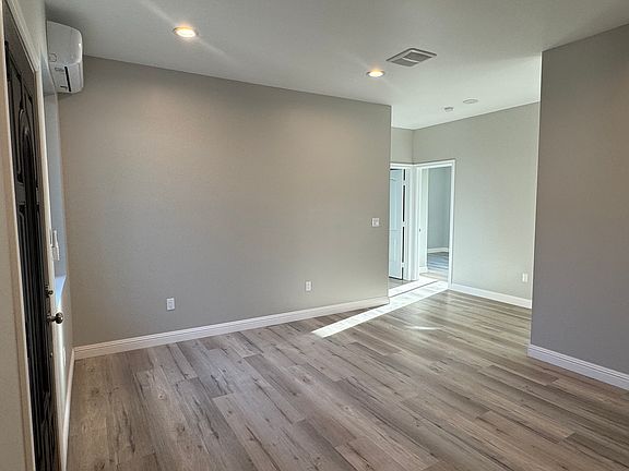 2nd image of 5743 N Gladys Ave