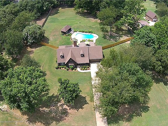 2nd image of 8745 Oakwood Ln