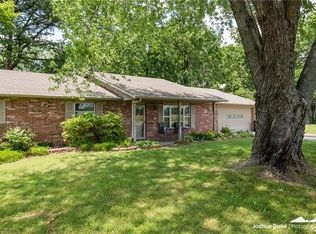 1395 S Lewis Woods Ln, Fayetteville, AR 72701