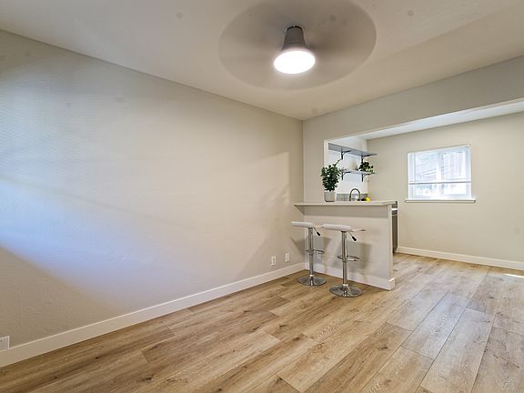5th image of 271 N 6th St APT 2