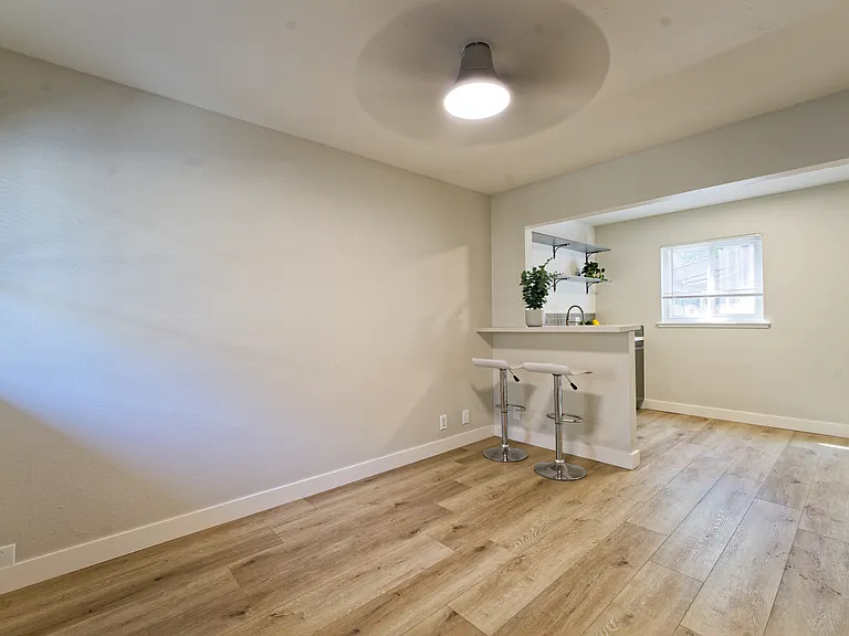 271 N 6th St #3 — Photo 8