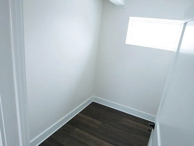 411 W Portage Ave #7 — Photo 8
