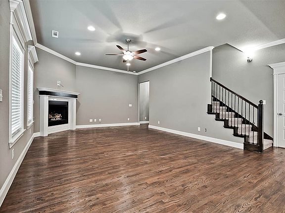 3rd image of 6304 Murfield Dr