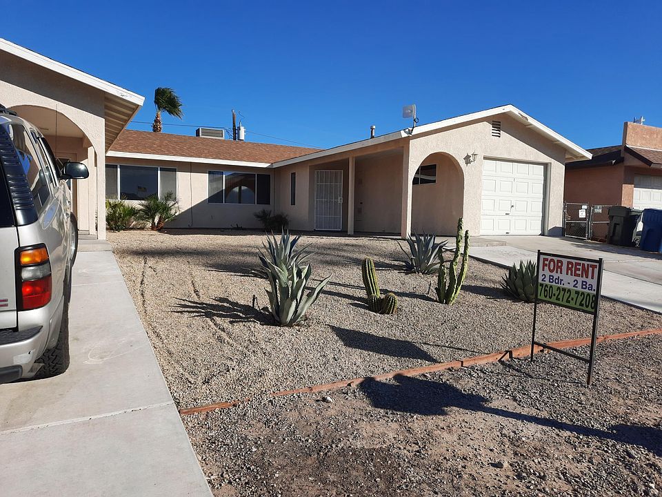 1st image of 2472 Lakeside Dr #2