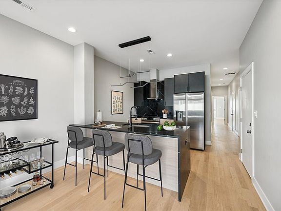 3rd image of 1723 W North Ave #3