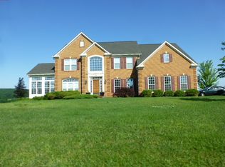 114 N Orchard View Dr, Hanover, PA 17331