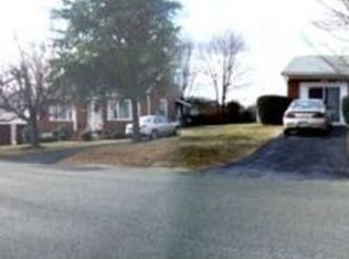 212 Tuxedo Rd, Staunton, VA 24401