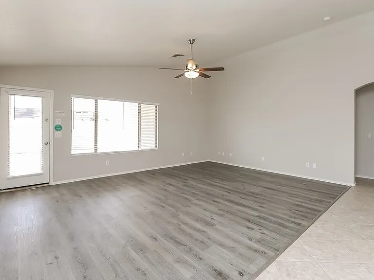 1427 E Vernoa St — Photo 4