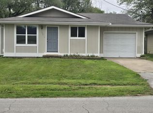 2734 N Summit Avenue, Springfield, MO 65803