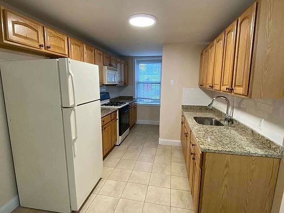 4th image of 124 President St #A