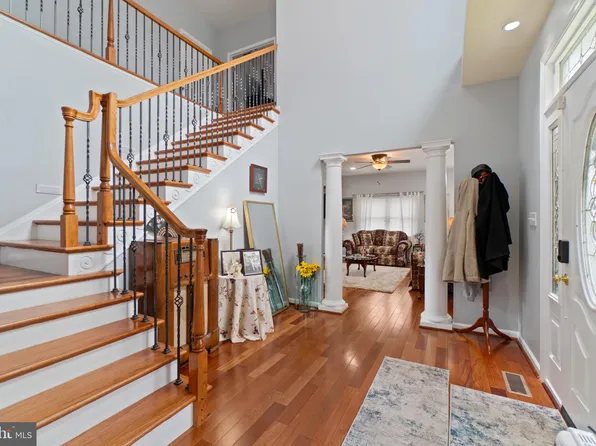 4933 Aspen St, Shady Side, MD 20764