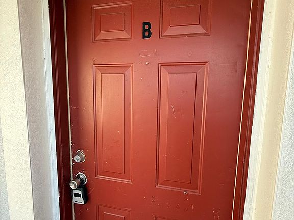2nd image of 264 Autumn Ln APT B