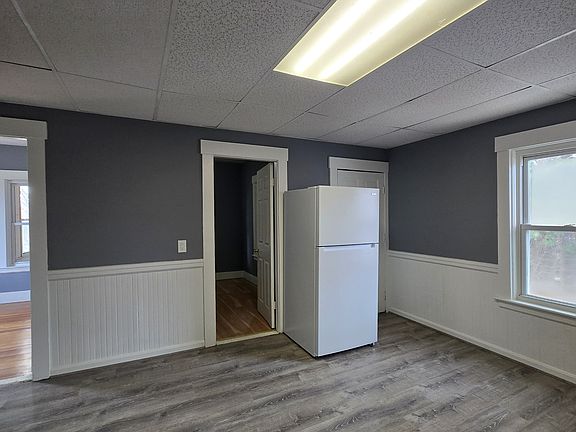 3rd image of 12-12R Granite St #3