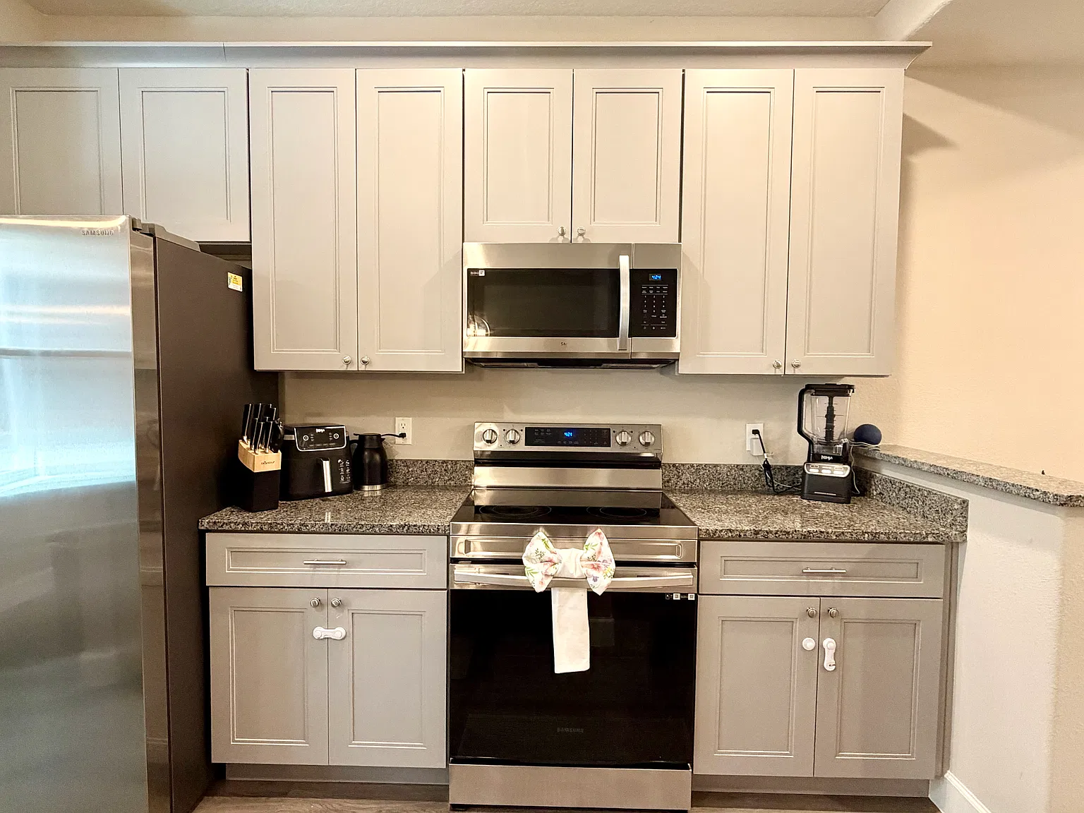 3 bed, 2.5 bath, 1830 sqft, $2,200 — Photo 4