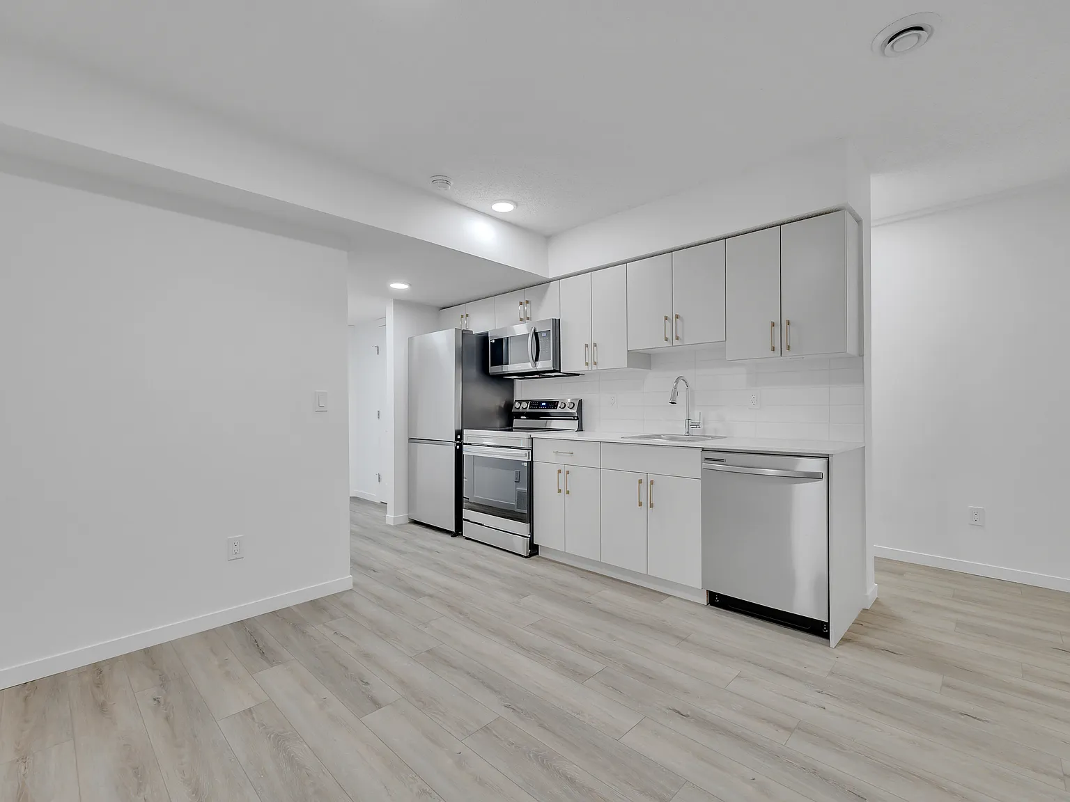 #4B - 1235 Keswick Dr SW — Photo 1