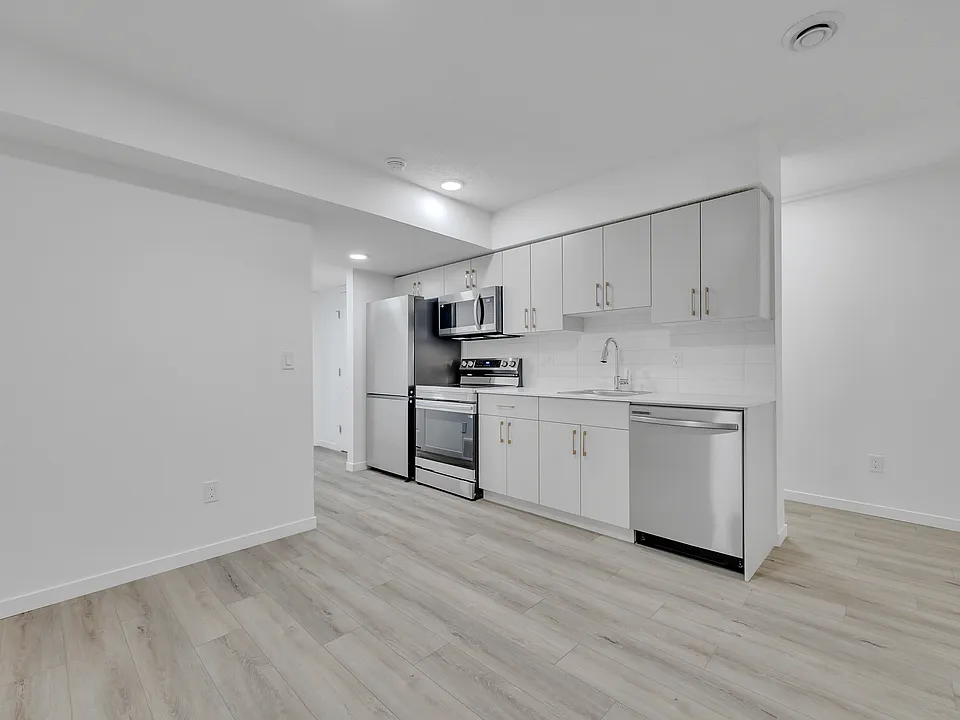 1235 Keswick Dr SW #4B