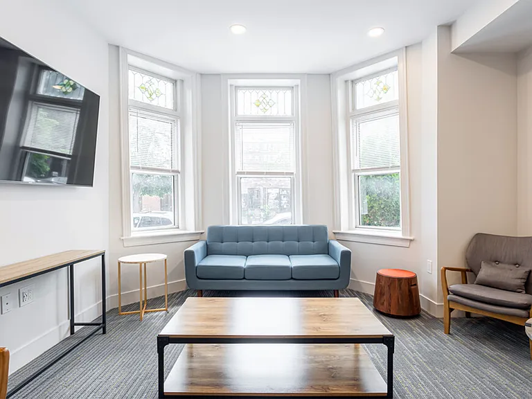 55 Queensberry St #8 — Photo 2
