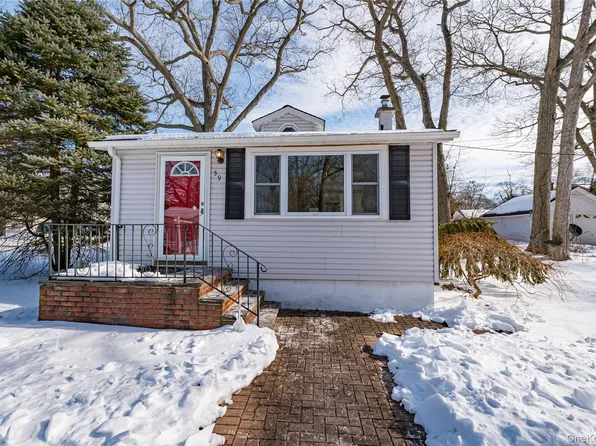 59 Webster Ave, Ronkonkoma, NY 11779