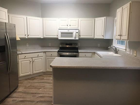 4th image of 5232 Woods Edge Dr