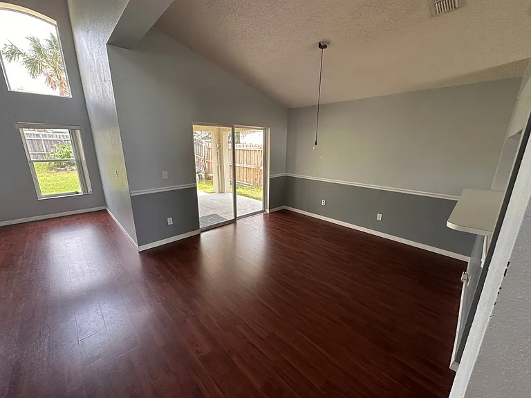 12550 Castlemain Trl — Photo 10