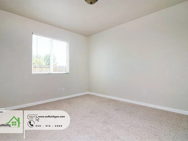 3657 Santa Rosa Way — Photo 13