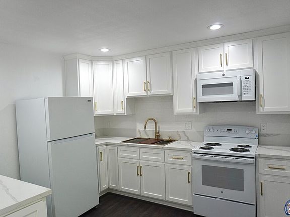 4th image of 696 Yucca Dr #2