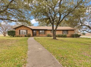 1201 Riverview Dr, Cleburne, TX 76033