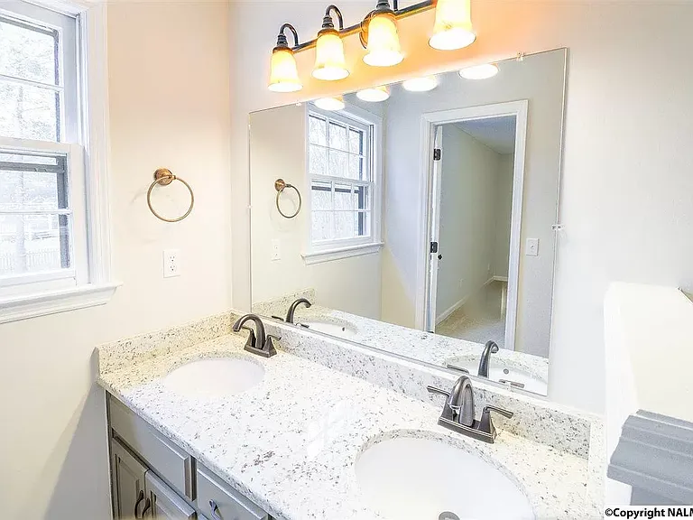 117 Betty Garrett Dr — Photo 4