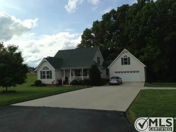 107 Lakeview St, Estill Springs, TN 37330