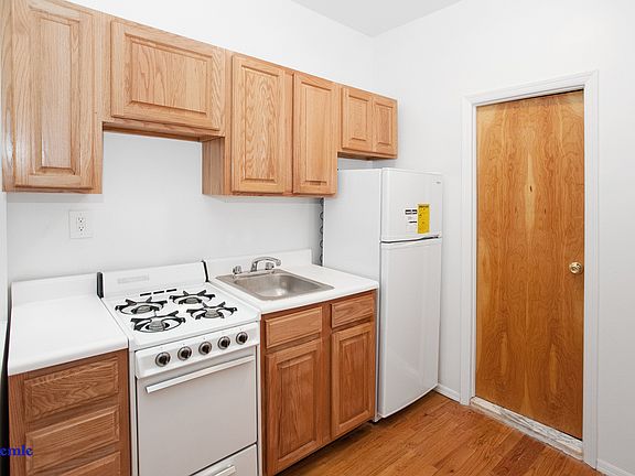 3rd image of 209 E 88th St APT 5B