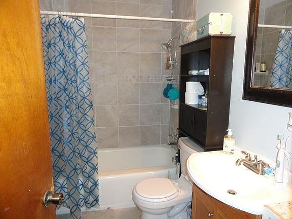 5th image of 611 Peavler St