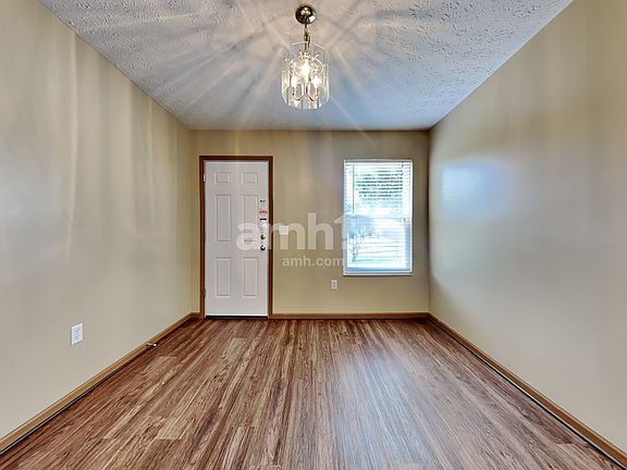 5th image of 923 Arthur St