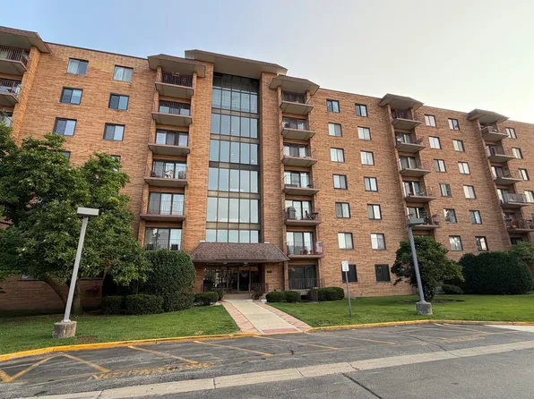 1717 W Crystal Ln Unit 712, Mount Prospect, IL 60056