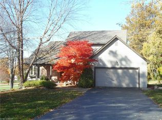 1796 Cherry Ln, Hubbard, OH 44425