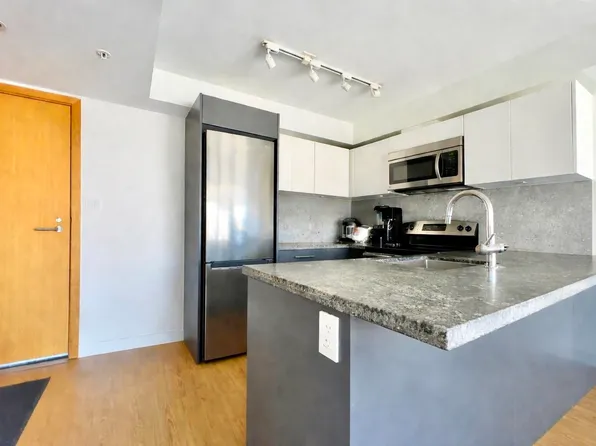 188 Keefer St #802, Vancouver, BC V6A 0E3
