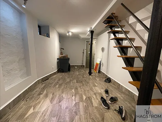 Rented by Hagstrom Management Inc | media 6