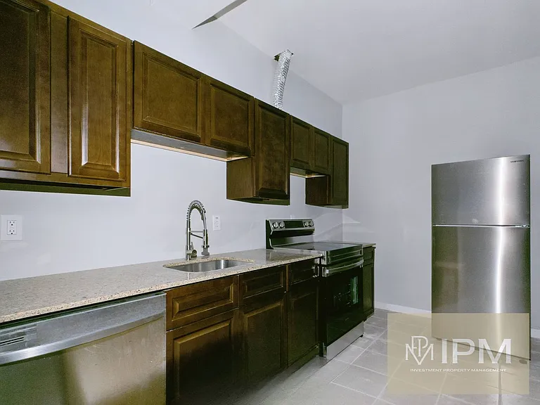 341 S 6th St — Photo 17