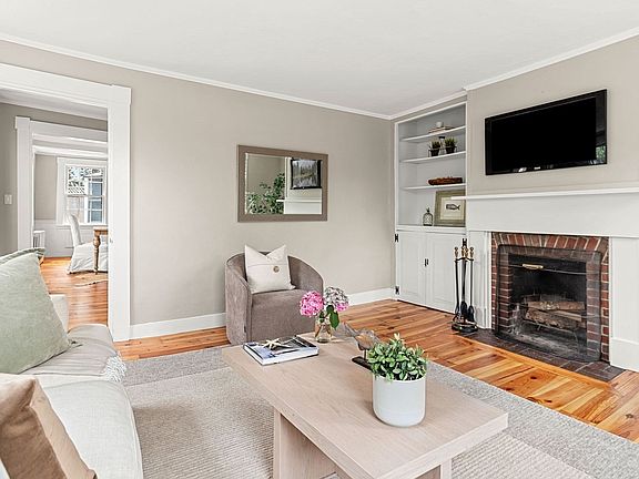 4th image of 14 Linden St