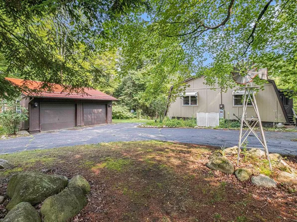 1223 Rainbow Dr, West Branch, MI 48661