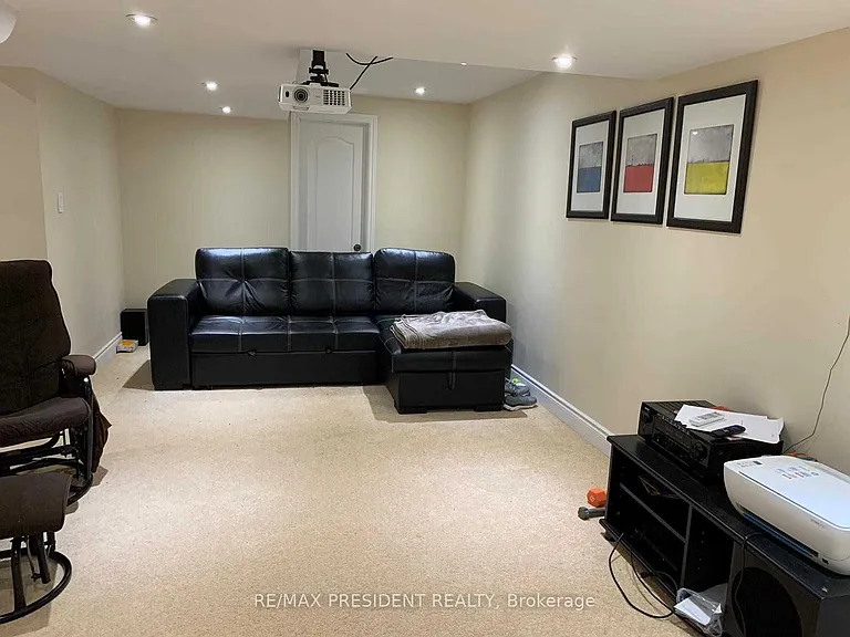 1091 McCuaig Dr — Photo 23