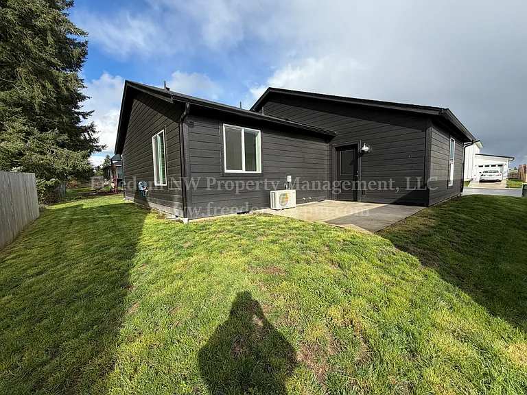 1019 Peach Rd — Photo 12